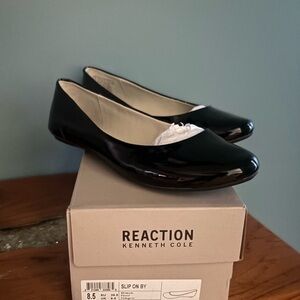Kenneth Cole Reaction Women's Glossy Black Flats size 8.5
